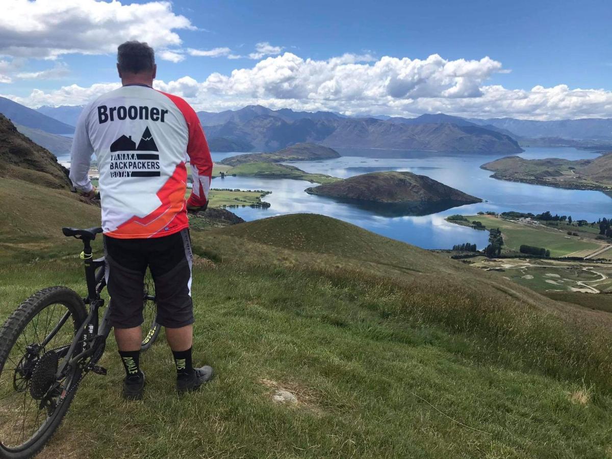 Wanaka Backpackers Bothy Ostello Esterno foto