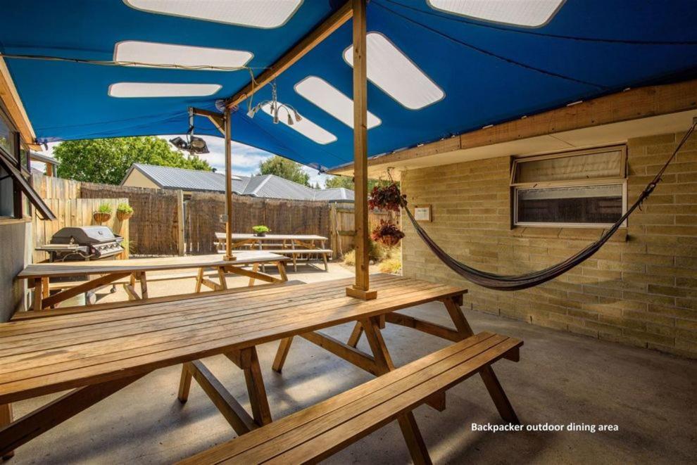 Wanaka Backpackers Bothy Ostello Esterno foto