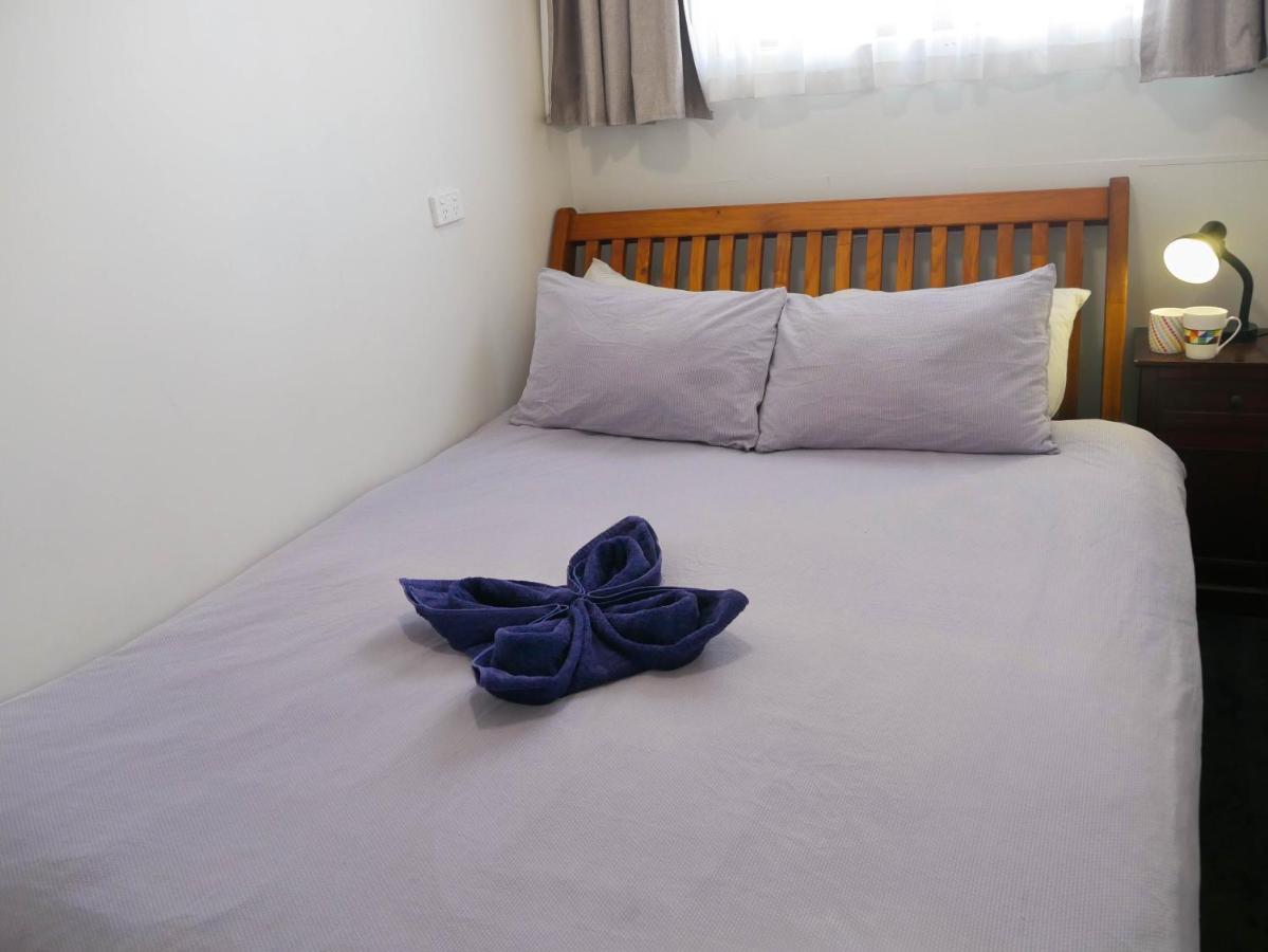 Wanaka Backpackers Bothy Ostello Esterno foto
