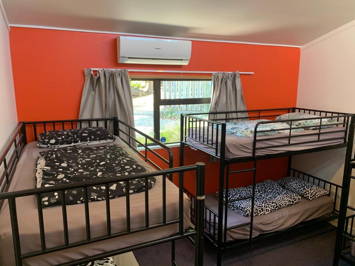 Wanaka Backpackers Bothy Ostello Esterno foto
