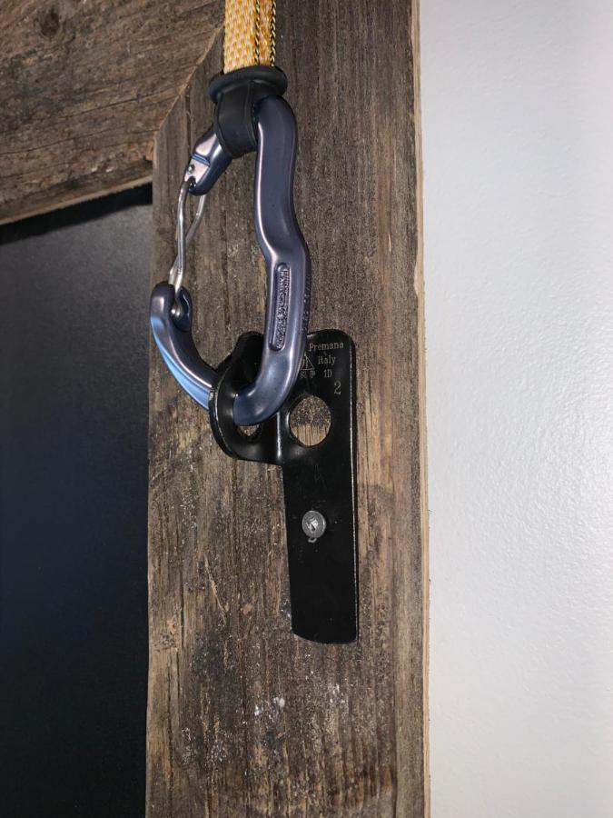 Wanaka Backpackers Bothy Ostello Esterno foto