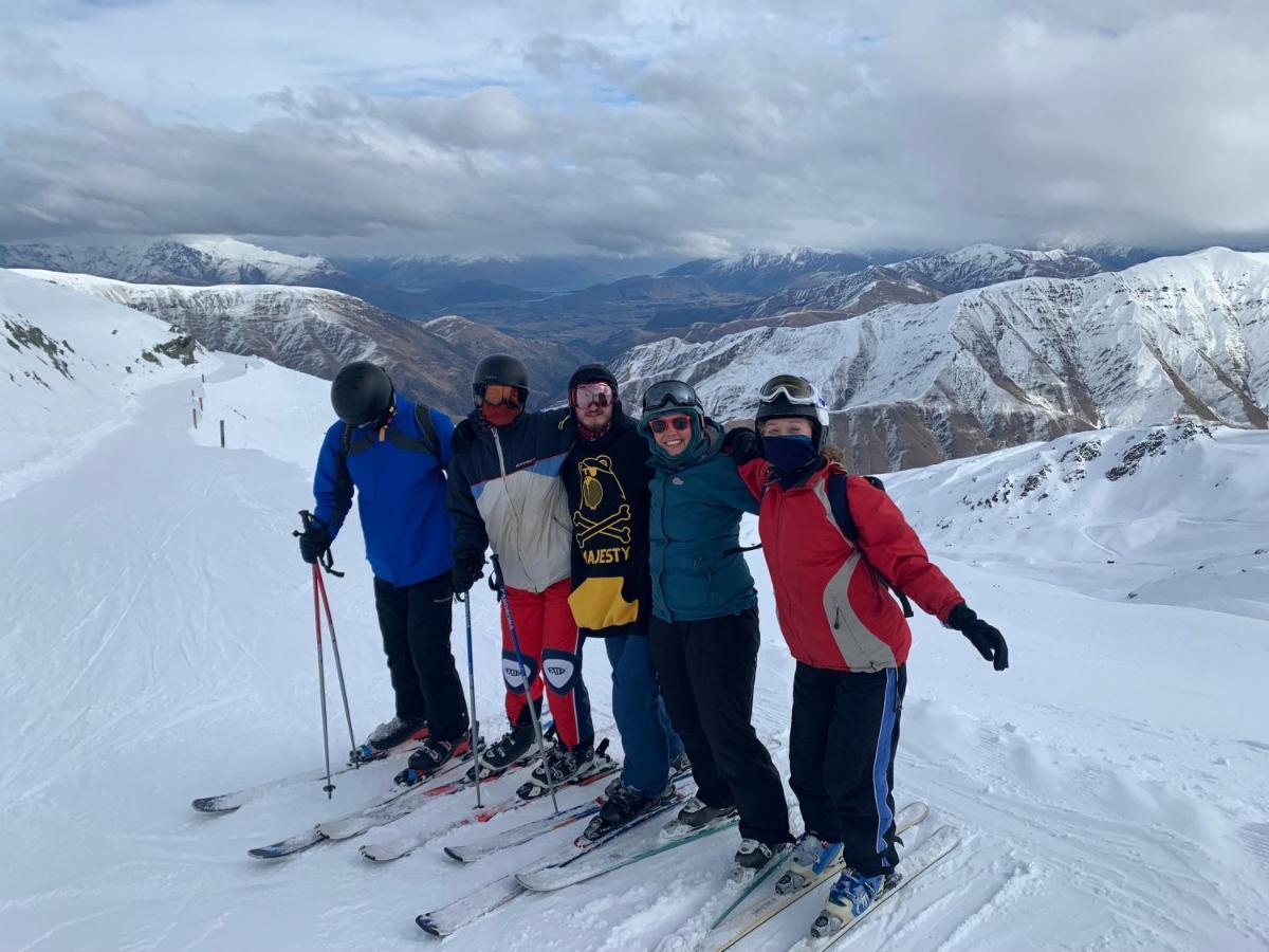 Wanaka Backpackers Bothy Ostello Esterno foto